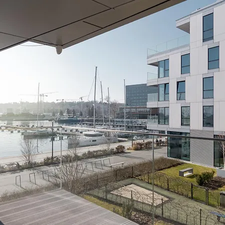 Luxury Yacht Park Marina View Parking Lägenhet