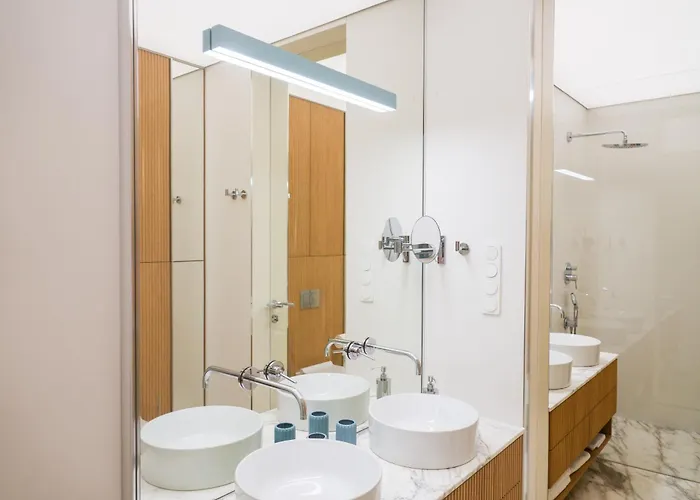 Luxury Yacht Park Marina View Parking *