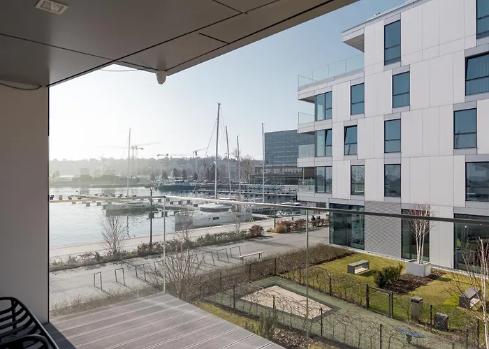 Luxury Yacht Park Marina View Parking Lägenhet