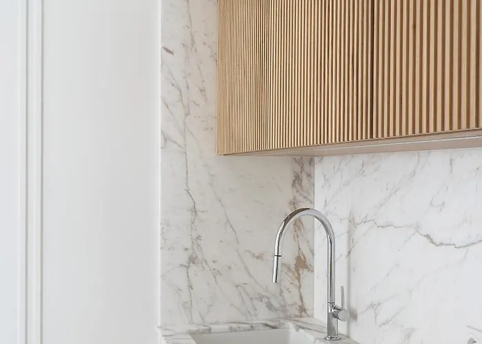 Luxury Yacht Park Marina View Parking Apartment *