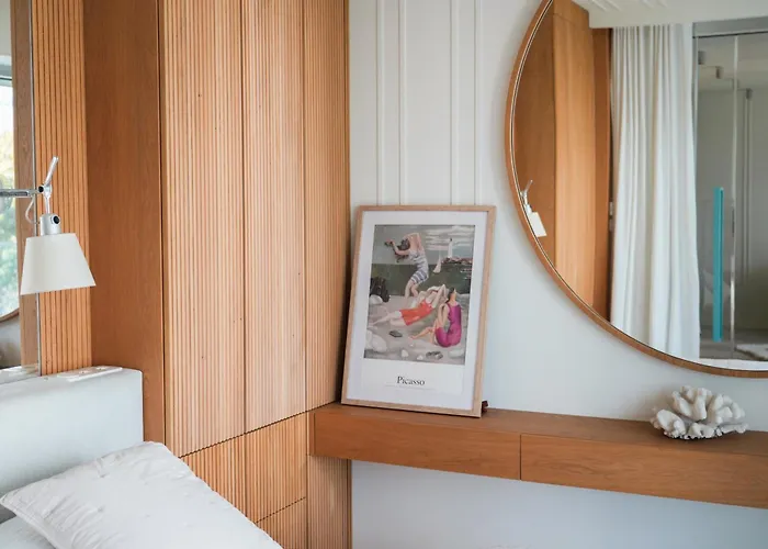 Luxury Yacht Park Marina View Parking Apartment *