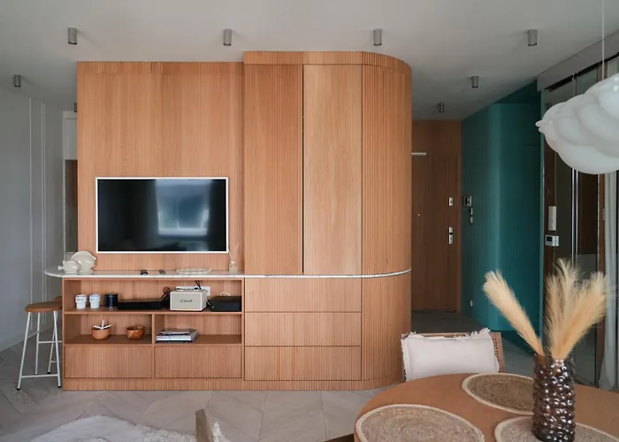 Luxury Yacht Park Marina View Parking *