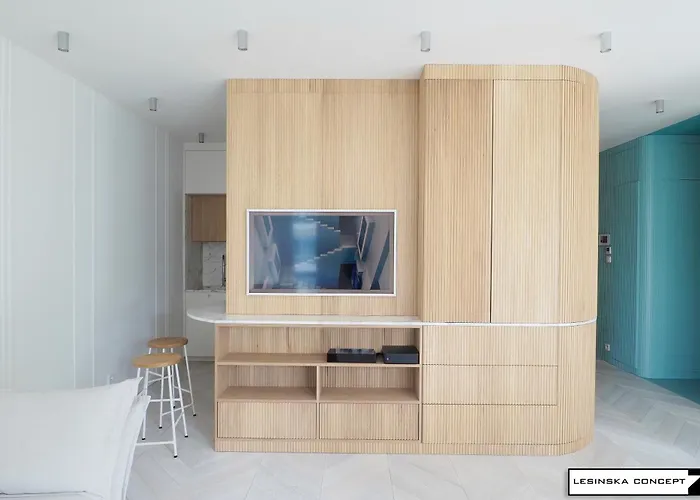 Luxury Yacht Park Marina View Parking Apartment