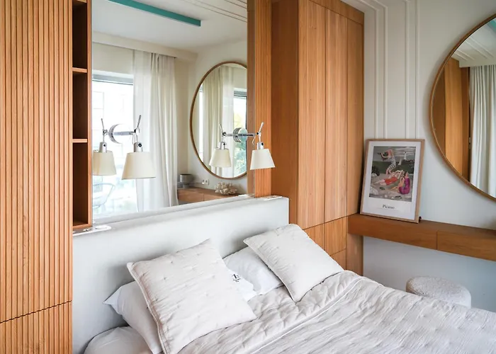 Luxury Yacht Park Marina View Parking *